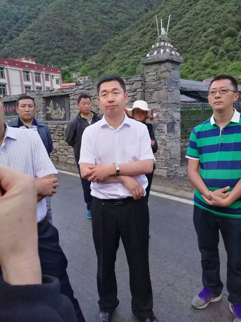 县委卞思发书记,县政府朱锐县长,唐孝东副县长及县相关部门领导陪同